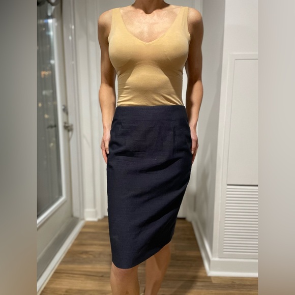 Hugo Boss pencil skirt size 4 - Picture 2 of 3